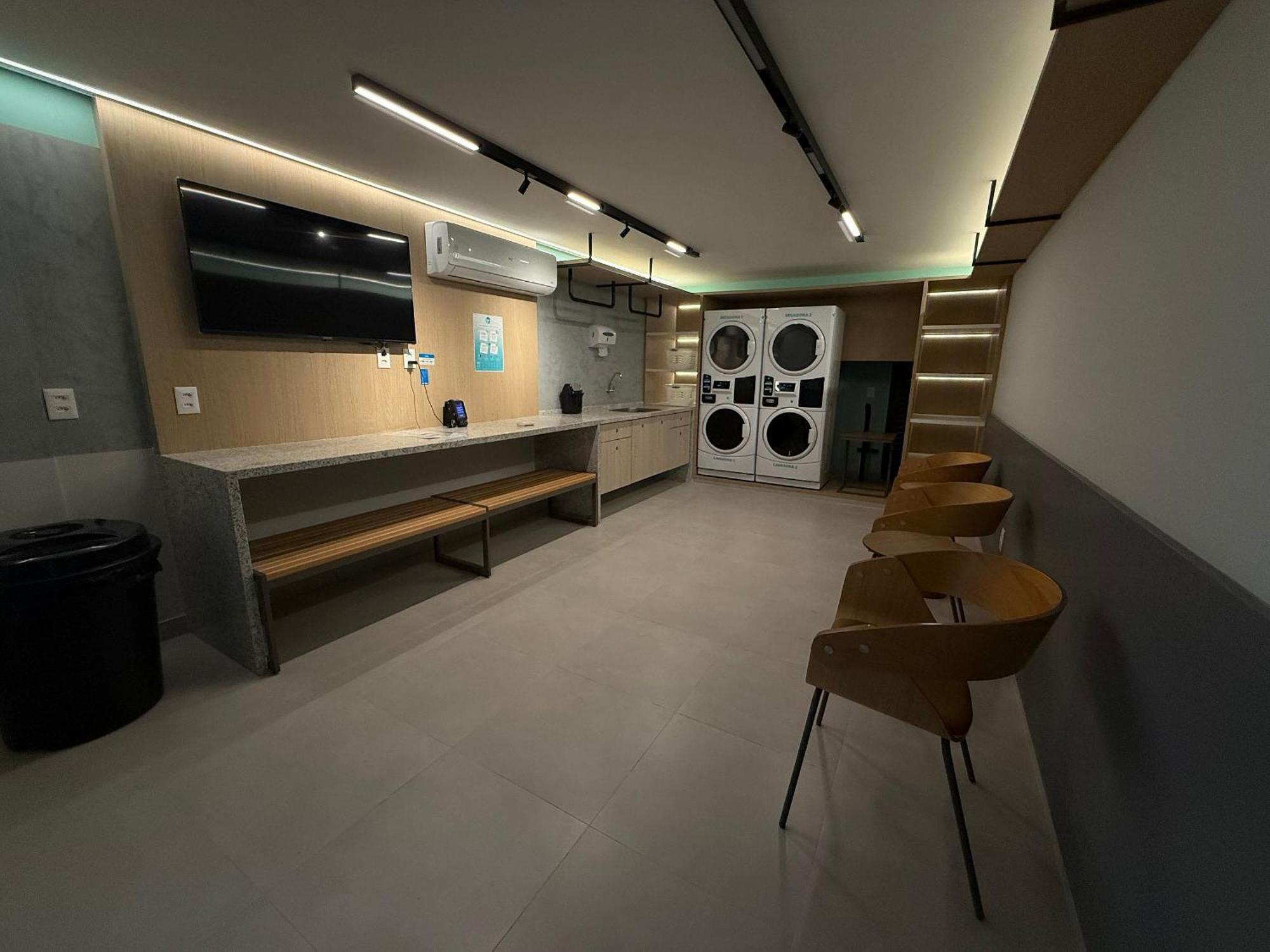 Hosts Br - Estudio Executivo No Meireles Fortaleza (Ceara)